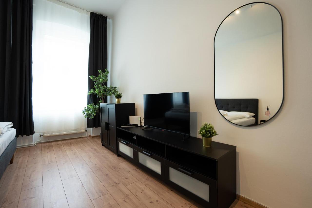 Lovely 1-Bedroom Apartment Next To Praterstern Vienna Exterior photo