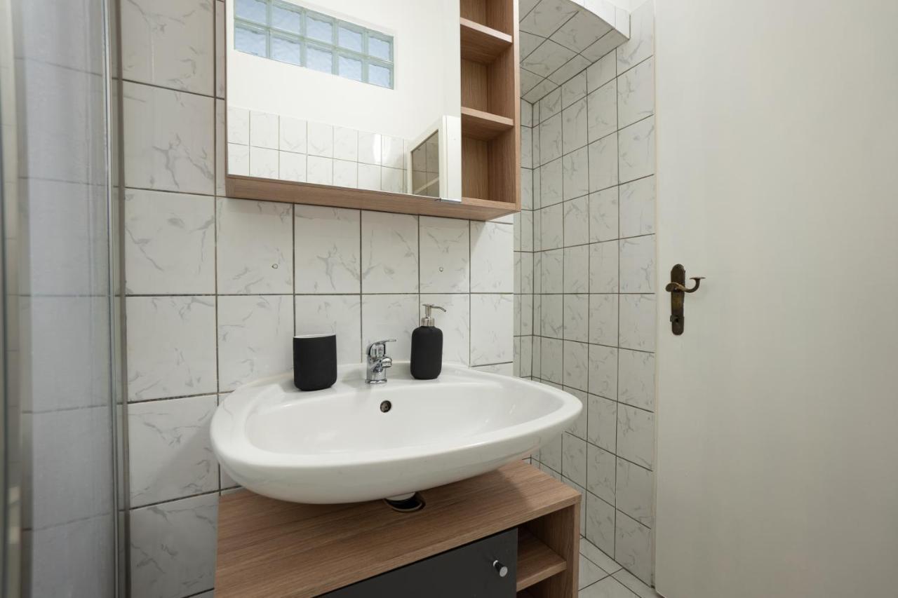 Lovely 1-Bedroom Apartment Next To Praterstern Vienna Exterior photo